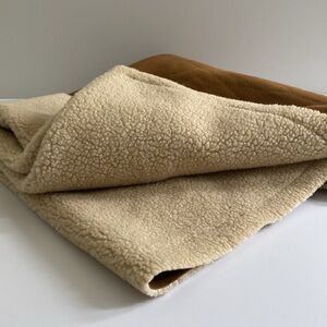 Sherpa Fabric.   Length- 31.5 in.  Width- 26 in.